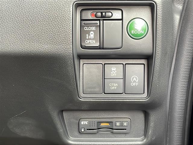 オデッセイ アブソルート　４ＷＤ　純正メモリナビ　フルセグ　バックカメラ　ハーフレザーシート　左パワースライドドア　あんしんパッケージ　衝突軽減ブレーキ　クルーズコントロール　純正エンジンスターター　ＬＥＤライト　純正１７ＡＷ（9枚目）