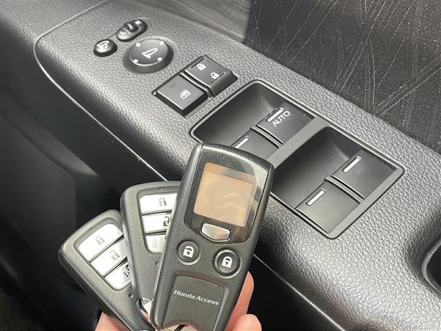 オデッセイ アブソルート　４ＷＤ　純正メモリナビ　フルセグ　バックカメラ　ハーフレザーシート　左パワースライドドア　あんしんパッケージ　衝突軽減ブレーキ　クルーズコントロール　純正エンジンスターター　ＬＥＤライト　純正１７ＡＷ（10枚目）