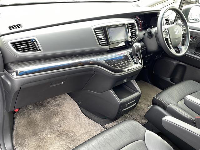 オデッセイ アブソルート　４ＷＤ　純正メモリナビ　フルセグ　バックカメラ　ハーフレザーシート　左パワースライドドア　あんしんパッケージ　衝突軽減ブレーキ　クルーズコントロール　純正エンジンスターター　ＬＥＤライト　純正１７ＡＷ（20枚目）