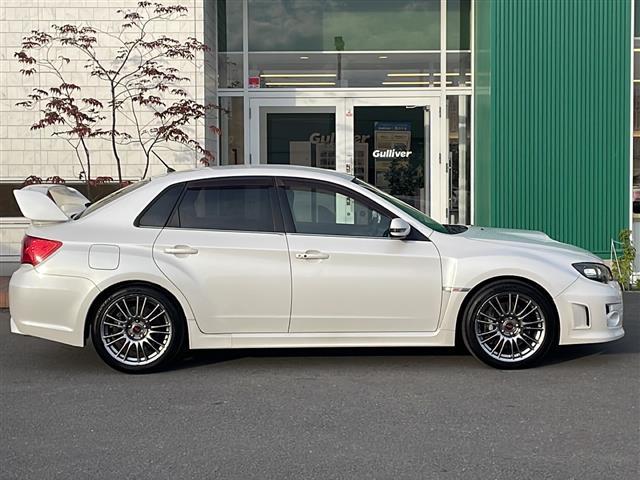 インプレッサ WRX STi 4WD ターボ 社外オーディオ ETC 前後ドライブレコーダー ハーフレザーシート 運転席パワーシート HIDライト フォグ プッシュスタート スマートキー 純正フロアマット OP純正18インチAW(36枚目)