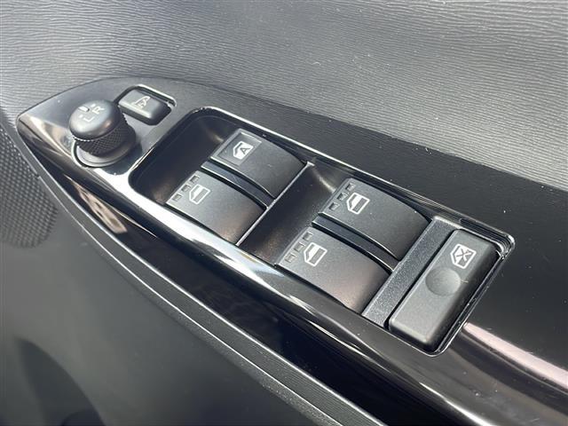 タント カスタムX 4WD 社外オーディオ AUX 片側パワースライドドア オートライト LEDヘッドライト フォグランプ 社外14インチアルミ プッシュスタート スマートキー リアロールサンシェード 純正ラバーマット(8枚目)