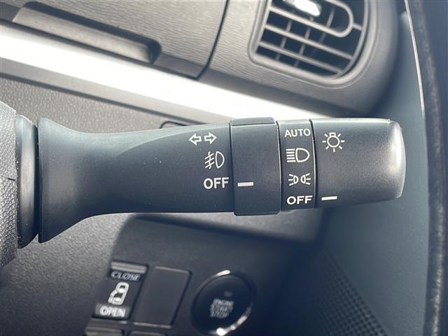タント カスタムX 4WD 社外オーディオ AUX 片側パワースライドドア オートライト LEDヘッドライト フォグランプ 社外14インチアルミ プッシュスタート スマートキー リアロールサンシェード 純正ラバーマット(13枚目)