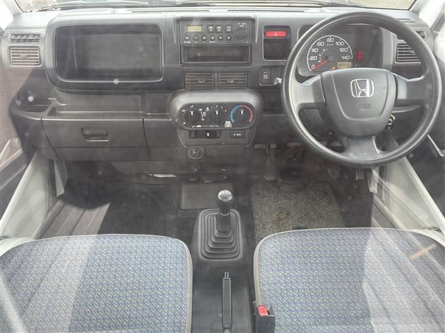 アクティトラック ＳＤＸ　４ＷＤ　５速マニュアル　ワンオーナー　エアコン　純正ラジオ　ガードパイプ付鳥居　荷台ランプ　荷台純正保護カバー　社外１２インチアルミ　パワーステアリング　運転席エアバッグ（2枚目）