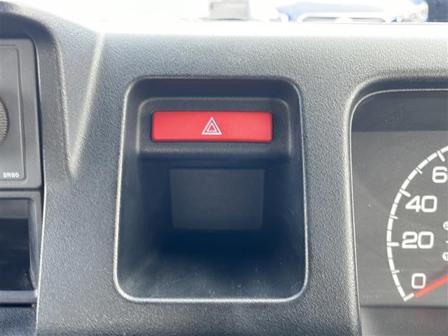 アクティトラック ＳＤＸ　４ＷＤ　５速マニュアル　ワンオーナー　エアコン　純正ラジオ　ガードパイプ付鳥居　荷台ランプ　荷台純正保護カバー　社外１２インチアルミ　パワーステアリング　運転席エアバッグ（9枚目）