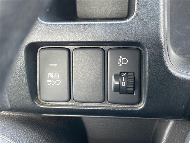 アクティトラック ＳＤＸ　４ＷＤ　５速マニュアル　ワンオーナー　エアコン　純正ラジオ　ガードパイプ付鳥居　荷台ランプ　荷台純正保護カバー　社外１２インチアルミ　パワーステアリング　運転席エアバッグ（10枚目）