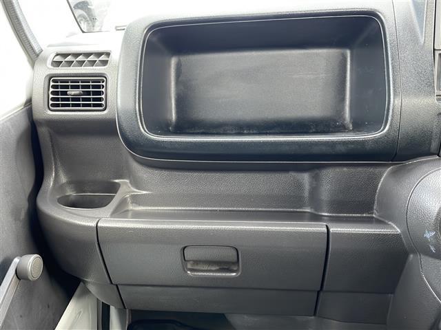 アクティトラック ＳＤＸ　４ＷＤ　５速マニュアル　ワンオーナー　エアコン　純正ラジオ　ガードパイプ付鳥居　荷台ランプ　荷台純正保護カバー　社外１２インチアルミ　パワーステアリング　運転席エアバッグ（11枚目）