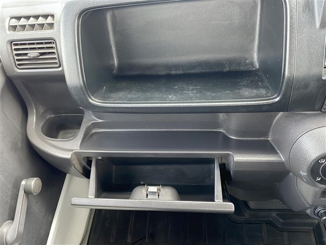 アクティトラック ＳＤＸ　４ＷＤ　５速マニュアル　ワンオーナー　エアコン　純正ラジオ　ガードパイプ付鳥居　荷台ランプ　荷台純正保護カバー　社外１２インチアルミ　パワーステアリング　運転席エアバッグ（12枚目）