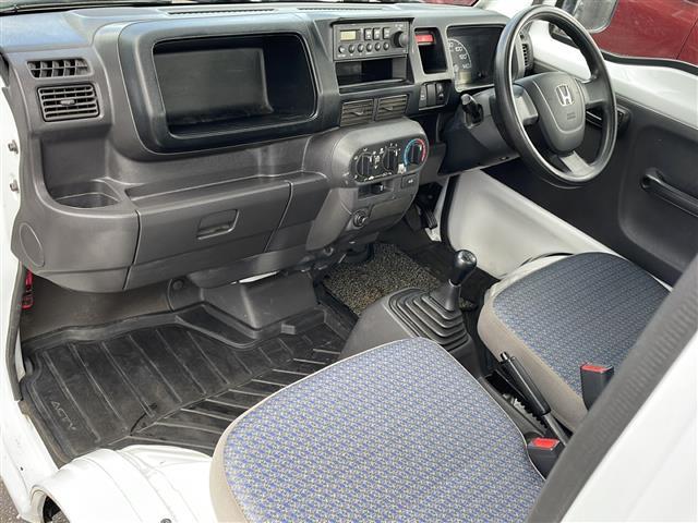アクティトラック ＳＤＸ　４ＷＤ　５速マニュアル　ワンオーナー　エアコン　純正ラジオ　ガードパイプ付鳥居　荷台ランプ　荷台純正保護カバー　社外１２インチアルミ　パワーステアリング　運転席エアバッグ（21枚目）