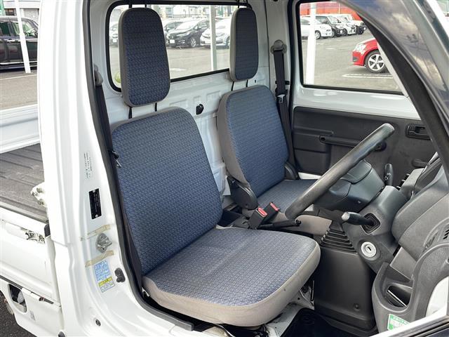 アクティトラック ＳＤＸ　４ＷＤ　５速マニュアル　ワンオーナー　エアコン　純正ラジオ　ガードパイプ付鳥居　荷台ランプ　荷台純正保護カバー　社外１２インチアルミ　パワーステアリング　運転席エアバッグ（22枚目）