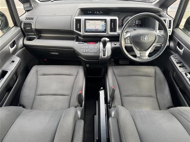 ステップワゴンスパーダ Ｚ　４ＷＤ　純正ナビ　フルセグ　純正フリップダウンモニター　バックカメラ　両側パワースライドドア　パドルシフト　社外エンジンスターター　ワイパーデアイサー　ＨＩＤライト　フォグランプ　純正１６インチＡＷ（2枚目）