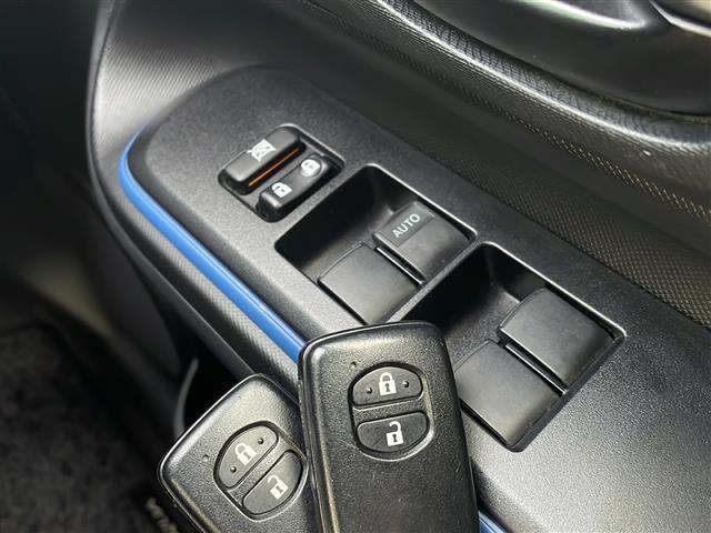 アクア S 寒冷地仕様 SDナビ フルセグ バックカメラ スマートキー プッシュスタート ワイパーデアイサー オートライト ブラック加飾LEDヘッドランプ フォグランプ ヘッドランプクリーナー 社外15インチAW(17枚目)