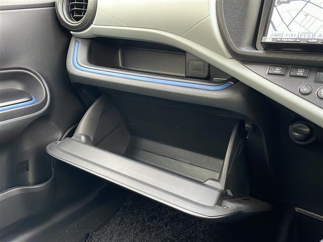 アクア S 寒冷地仕様 SDナビ フルセグ バックカメラ スマートキー プッシュスタート ワイパーデアイサー オートライト ブラック加飾LEDヘッドランプ フォグランプ ヘッドランプクリーナー 社外15インチAW(18枚目)