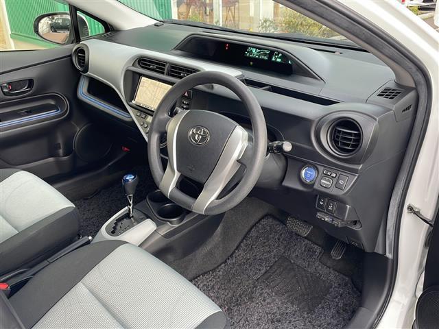 アクア S 寒冷地仕様 SDナビ フルセグ バックカメラ スマートキー プッシュスタート ワイパーデアイサー オートライト ブラック加飾LEDヘッドランプ フォグランプ ヘッドランプクリーナー 社外15インチAW(21枚目)