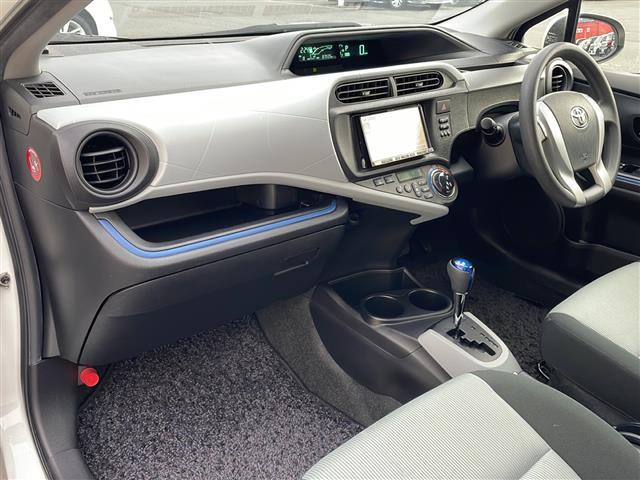 アクア S 寒冷地仕様 SDナビ フルセグ バックカメラ スマートキー プッシュスタート ワイパーデアイサー オートライト ブラック加飾LEDヘッドランプ フォグランプ ヘッドランプクリーナー 社外15インチAW(22枚目)