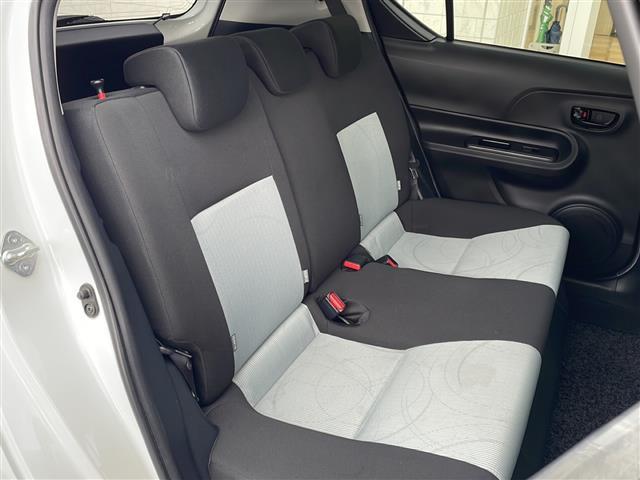 アクア S 寒冷地仕様 SDナビ フルセグ バックカメラ スマートキー プッシュスタート ワイパーデアイサー オートライト ブラック加飾LEDヘッドランプ フォグランプ ヘッドランプクリーナー 社外15インチAW(25枚目)