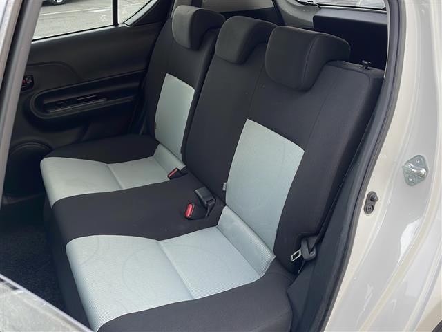 アクア S 寒冷地仕様 SDナビ フルセグ バックカメラ スマートキー プッシュスタート ワイパーデアイサー オートライト ブラック加飾LEDヘッドランプ フォグランプ ヘッドランプクリーナー 社外15インチAW(26枚目)