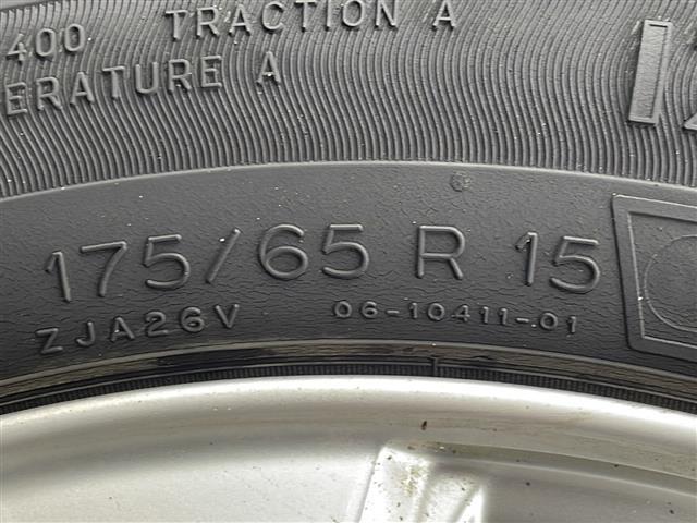 アクア S 寒冷地仕様 SDナビ フルセグ バックカメラ スマートキー プッシュスタート ワイパーデアイサー オートライト ブラック加飾LEDヘッドランプ フォグランプ ヘッドランプクリーナー 社外15インチAW(42枚目)