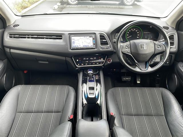 ヴェゼル ハイブリッドZ・ホンダセンシング 4WD 純正メモリナビ バックカメラ ハーフレザーシート 前席シートヒーター パドルシフト クルーズコントロール LEDヘッドライト フォグランプ 純正17インチアルミ シルバールーフレール(2枚目)