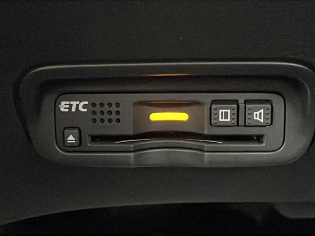 ヴェゼル ハイブリッドZ・ホンダセンシング 4WD 純正メモリナビ バックカメラ ハーフレザーシート 前席シートヒーター パドルシフト クルーズコントロール LEDヘッドライト フォグランプ 純正17インチアルミ シルバールーフレール(8枚目)