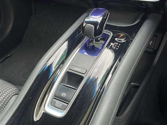 ヴェゼル ハイブリッドZ・ホンダセンシング 4WD 純正メモリナビ バックカメラ ハーフレザーシート 前席シートヒーター パドルシフト クルーズコントロール LEDヘッドライト フォグランプ 純正17インチアルミ シルバールーフレール(12枚目)