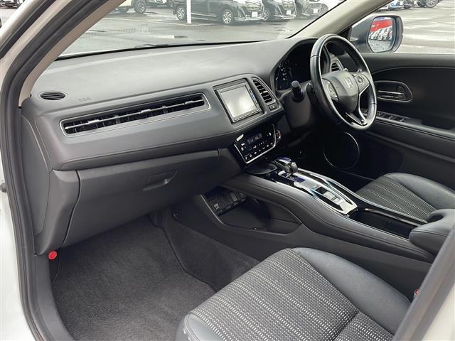 ヴェゼル ハイブリッドZ・ホンダセンシング 4WD 純正メモリナビ バックカメラ ハーフレザーシート 前席シートヒーター パドルシフト クルーズコントロール LEDヘッドライト フォグランプ 純正17インチアルミ シルバールーフレール(23枚目)