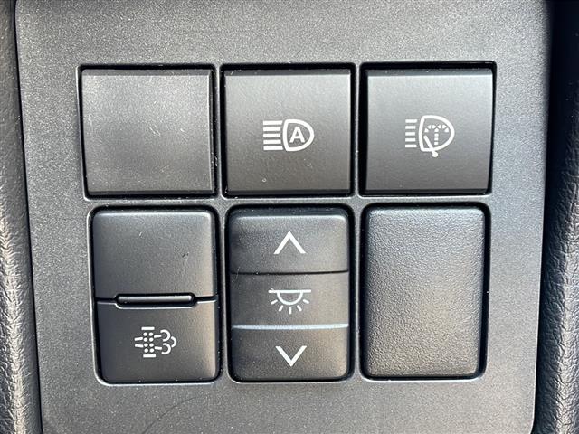 ランドクルーザープラド TX Lパッケージ 4WD 寒冷地仕様 メーカーナビ フルセグ パノラミックビューモニター 黒レザーシート 前席エアシート・ヒーター 3列目電動格納 セーフティセンス クリアランスソナー デアイサー バッテリー2個(7枚目)