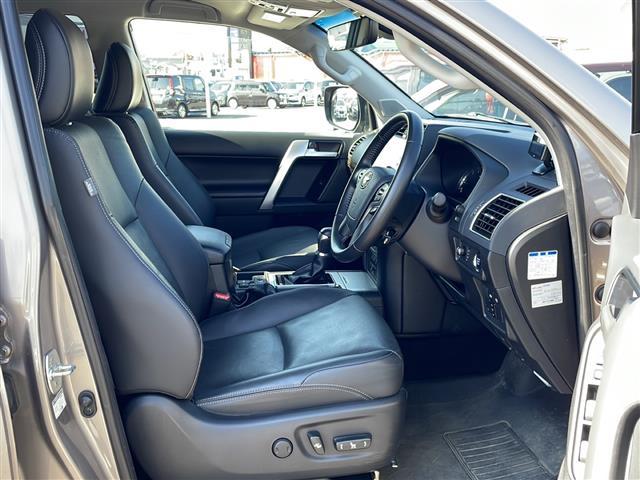 ランドクルーザープラド TX Lパッケージ 4WD 寒冷地仕様 メーカーナビ フルセグ パノラミックビューモニター 黒レザーシート 前席エアシート・ヒーター 3列目電動格納 セーフティセンス クリアランスソナー デアイサー バッテリー2個(23枚目)