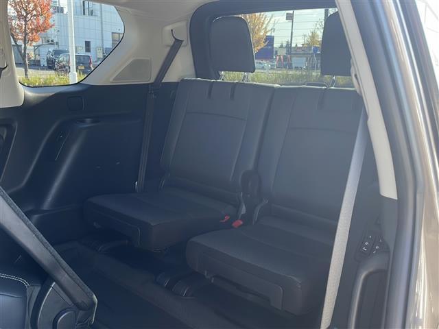 ランドクルーザープラド TX Lパッケージ 4WD 寒冷地仕様 メーカーナビ フルセグ パノラミックビューモニター 黒レザーシート 前席エアシート・ヒーター 3列目電動格納 セーフティセンス クリアランスソナー デアイサー バッテリー2個(28枚目)