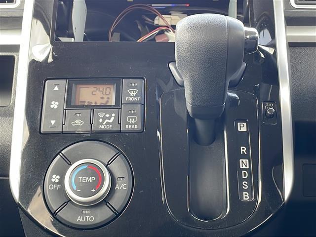 タント カスタムX 4WD 片側パワースライドドア LEDヘッドライト オートライト フォグランプ ベンチシート 純正エンジンスターター アイドリングストップ 社外AW プッシュスタート スマートキー ドアバイザー(5枚目)