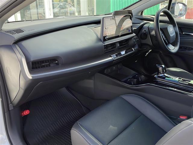 プリウス Z 寒冷地仕様 純正ナビ フルセグTV 全方位カメラ 合皮スポーツシート 前席エアシート・ヒーター ステアヒーター DA連動純正ドラレコ前後 デジタルインナーミラー パワーバックドア モデリスタエアロ(20枚目)