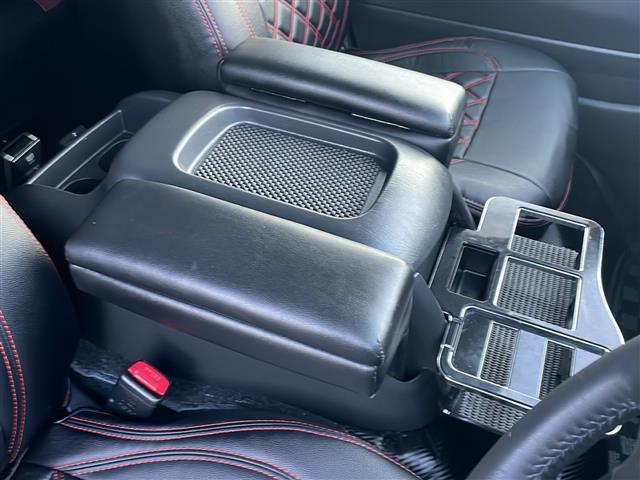 ハイエースバン スーパーＧＬ　ダークプライム　４ＷＤ　アルパイン８インチナビ　フルセグ　Ｂカメラ　ベッドキット　両側パワースライドドア　純正エンジンスターター　ビルトインＥＴＣ　ＡＣ１００Ｖ電源　社外１７ＡＷ　ＬＥＤヘッドライト　モデリスタエアロ（10枚目）