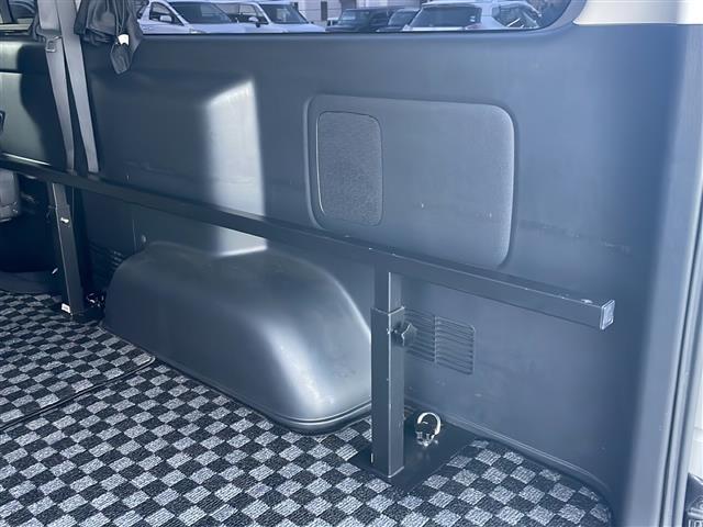 ハイエースバン スーパーＧＬ　ダークプライム　４ＷＤ　アルパイン８インチナビ　フルセグ　Ｂカメラ　ベッドキット　両側パワースライドドア　純正エンジンスターター　ビルトインＥＴＣ　ＡＣ１００Ｖ電源　社外１７ＡＷ　ＬＥＤヘッドライト　モデリスタエアロ（27枚目）