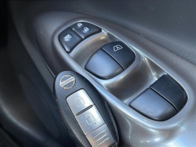 気になる車はすぐにお問い合わせください！画面右側の００６６から始まる無料ダイヤルからお問い合わせ下さい！専門スタッフがお車のご質問にお答えいたします！