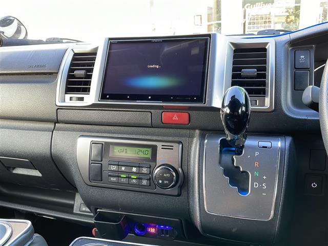 ハイエースバン スーパーＧＬ　ダーク　プライムＩＩ　４ＷＤ　社外８インチナビ　フルセグ　Ｂカメラ　両側パワースライドドア　パワーバックドア　合皮コンビシート　デジタルインナーミラー　リアヒーター・クーラー　ＬＥＤライト・フォグ　モデリスタＦスポイラー（3枚目）