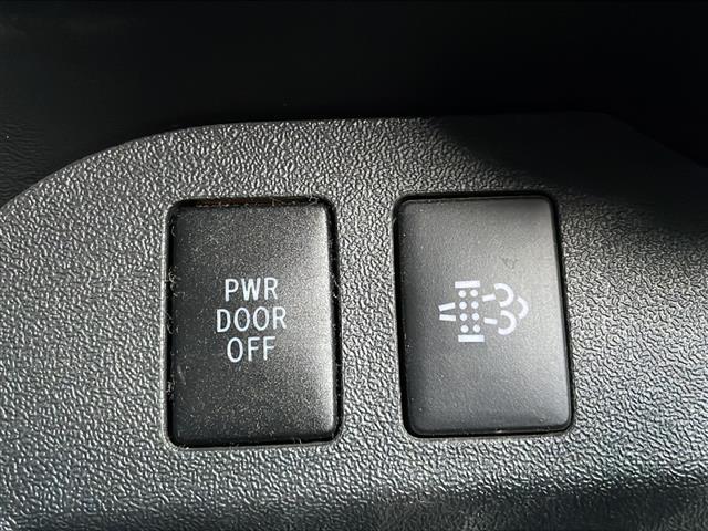 ハイエースバン スーパーＧＬ　ダーク　プライムＩＩ　４ＷＤ　社外８インチナビ　フルセグ　Ｂカメラ　両側パワースライドドア　パワーバックドア　合皮コンビシート　デジタルインナーミラー　リアヒーター・クーラー　ＬＥＤライト・フォグ　モデリスタＦスポイラー（9枚目）