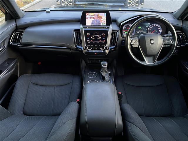 クラウンハイブリッド RS Four 4WD 純正ナビ フルセグ Bカメラ 前席パワーシート・ヒーター ステアリングヒーター 衝突軽減ブレーキ 追従クルーズコントロール アダプティブハイビーム レーンキープ 前後ドラレコ LEDライト(2枚目)