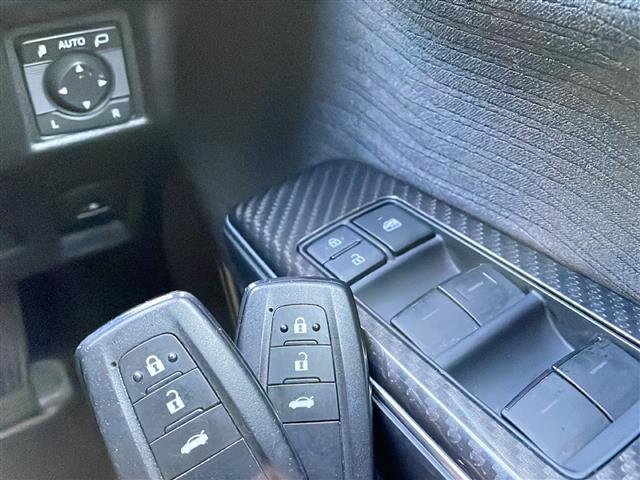 クラウンハイブリッド RS Four 4WD 純正ナビ フルセグ Bカメラ 前席パワーシート・ヒーター ステアリングヒーター 衝突軽減ブレーキ 追従クルーズコントロール アダプティブハイビーム レーンキープ 前後ドラレコ LEDライト(17枚目)