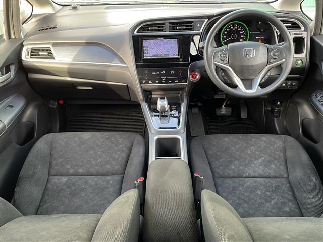 シャトル ハイブリッド　ホンダセンシング　４ＷＤ　社外メモリナビ　バックカメラ　ホンダセンシング　衝突軽減ブレーキ　追従クルコン　路外逸脱抑制機能　誤発進抑制機能　ワイパーデアイサー　ＥＴＣ　ＬＥＤヘッドライト　フォグランプ　スマートキー（2枚目）