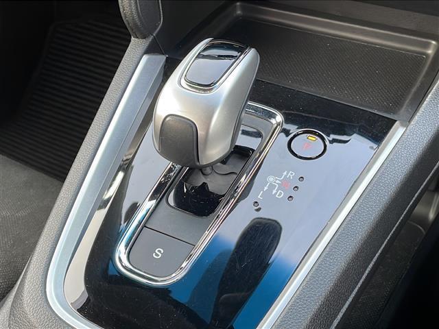 シャトル ハイブリッド　ホンダセンシング　４ＷＤ　社外メモリナビ　バックカメラ　ホンダセンシング　衝突軽減ブレーキ　追従クルコン　路外逸脱抑制機能　誤発進抑制機能　ワイパーデアイサー　ＥＴＣ　ＬＥＤヘッドライト　フォグランプ　スマートキー（8枚目）