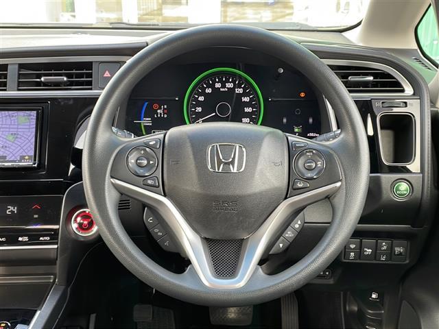 シャトル ハイブリッド　ホンダセンシング　４ＷＤ　社外メモリナビ　バックカメラ　ホンダセンシング　衝突軽減ブレーキ　追従クルコン　路外逸脱抑制機能　誤発進抑制機能　ワイパーデアイサー　ＥＴＣ　ＬＥＤヘッドライト　フォグランプ　スマートキー（12枚目）