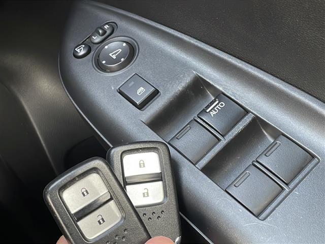 シャトル ハイブリッド　ホンダセンシング　４ＷＤ　社外メモリナビ　バックカメラ　ホンダセンシング　衝突軽減ブレーキ　追従クルコン　路外逸脱抑制機能　誤発進抑制機能　ワイパーデアイサー　ＥＴＣ　ＬＥＤヘッドライト　フォグランプ　スマートキー（19枚目）