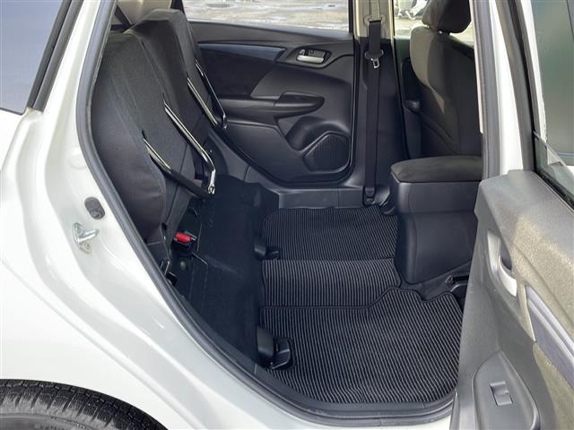 シャトル ハイブリッド　ホンダセンシング　４ＷＤ　社外メモリナビ　バックカメラ　ホンダセンシング　衝突軽減ブレーキ　追従クルコン　路外逸脱抑制機能　誤発進抑制機能　ワイパーデアイサー　ＥＴＣ　ＬＥＤヘッドライト　フォグランプ　スマートキー（26枚目）