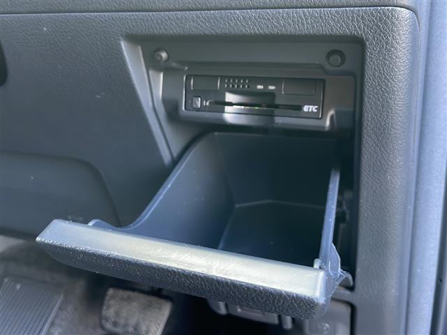 ヴェルファイア ２．４Ｚ　４ＷＤ　純正８インチＨＤＤナビ　フルセグ　純正フリップダウンモニター　バックカメラ　左パワースライドドア　ビルトインＥＴＣ　前方ドライブレコーダー　ワイパーデアイサー　ＨＩＤライト　ＴＥＩＮ車高調（9枚目）