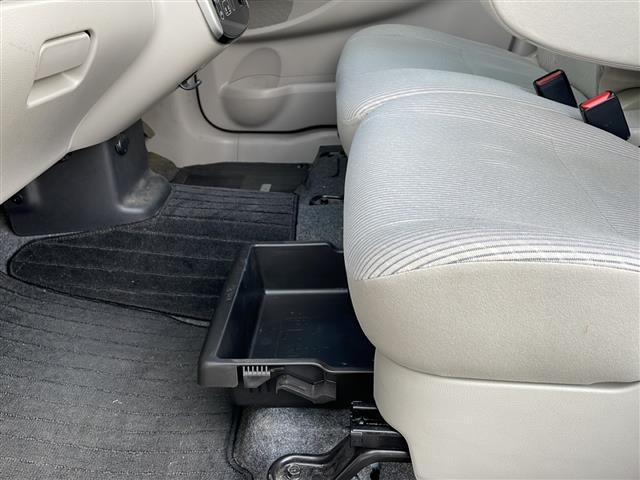 デイズ Ｘ　Ｖセレクション＋セーフティＩＩ　４ＷＤ　純正ＣＤオーディオ　アラウンドビューモニター　エマージェンシーブレーキ　横滑り防止機能　運転席シートヒーター　ＥＴＣ　アイドリングストップ　プッシュスタート　スマートキー　純正フロアマット（22枚目）