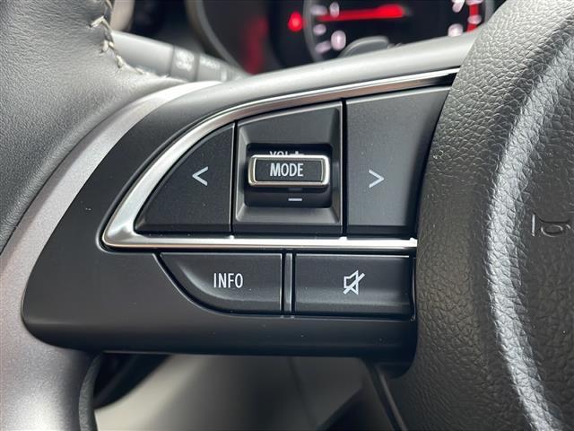 スイフト ハイブリッドＭＺ　４ＷＤ　全方位モニター付９インチメモリーナビ　フルセグ　前席シートヒーター　セーフティサポート　デュアルセンサーブレーキサポート２　追従クルコン　アダプティブハイビーム　レーンキープ　ＢＳＭ　ＬＥＤ（15枚目）