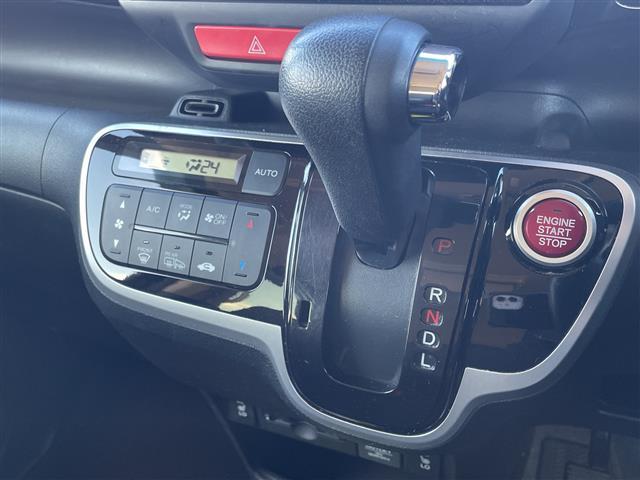 Ｎ－ＢＯＸカスタム Ｇ　ＳＳブラックスタイルパッケージ　４ＷＤ　純正８型ナビ　フルセグＴＶ　純正フリップダウンモニター　Ｂカメラ　純正エンジンスターター　ビルトインＥＴＣ　ドライブレコーダー　両側パワースライドドア　前席ートヒーター　ＨＩＤライト　フォグ（8枚目）