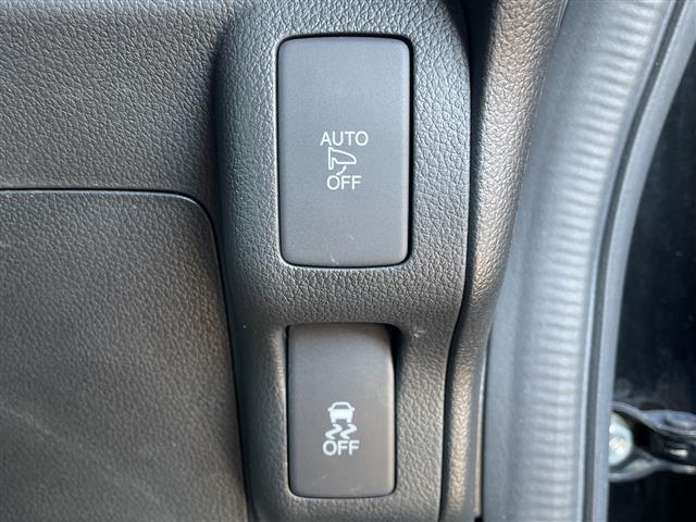 Ｎ－ＢＯＸカスタム Ｇ　ＳＳブラックスタイルパッケージ　４ＷＤ　純正８型ナビ　フルセグＴＶ　純正フリップダウンモニター　Ｂカメラ　純正エンジンスターター　ビルトインＥＴＣ　ドライブレコーダー　両側パワースライドドア　前席ートヒーター　ＨＩＤライト　フォグ（11枚目）