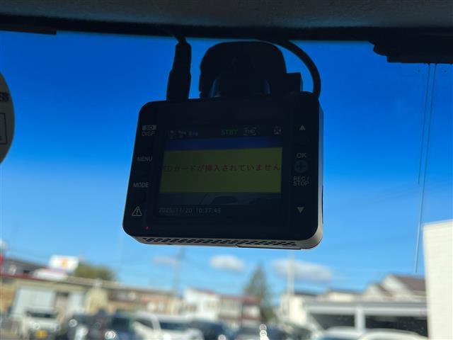 Ｎ－ＢＯＸカスタム Ｇ　ＳＳブラックスタイルパッケージ　４ＷＤ　純正８型ナビ　フルセグＴＶ　純正フリップダウンモニター　Ｂカメラ　純正エンジンスターター　ビルトインＥＴＣ　ドライブレコーダー　両側パワースライドドア　前席ートヒーター　ＨＩＤライト　フォグ（12枚目）