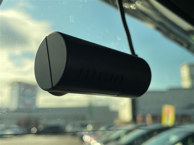 Ｎ－ＢＯＸカスタム Ｇ　ＳＳブラックスタイルパッケージ　４ＷＤ　純正８型ナビ　フルセグＴＶ　純正フリップダウンモニター　Ｂカメラ　純正エンジンスターター　ビルトインＥＴＣ　ドライブレコーダー　両側パワースライドドア　前席ートヒーター　ＨＩＤライト　フォグ（13枚目）