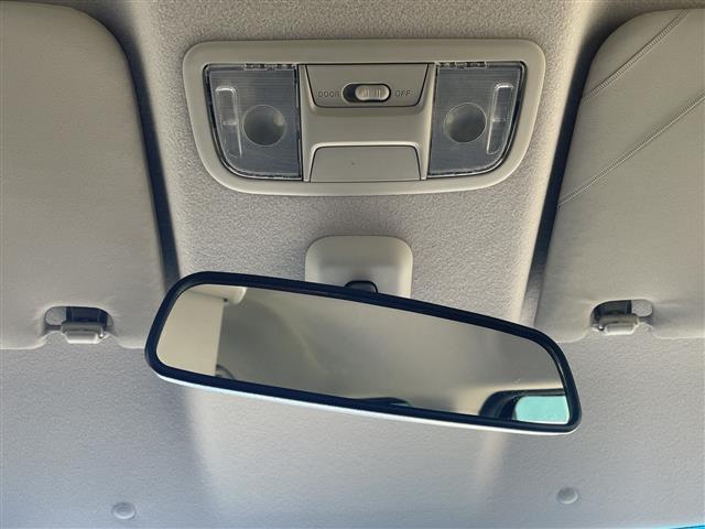 Ｎ－ＢＯＸカスタム Ｇ　ＳＳブラックスタイルパッケージ　４ＷＤ　純正８型ナビ　フルセグＴＶ　純正フリップダウンモニター　Ｂカメラ　純正エンジンスターター　ビルトインＥＴＣ　ドライブレコーダー　両側パワースライドドア　前席ートヒーター　ＨＩＤライト　フォグ（14枚目）